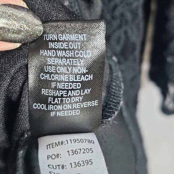 Torrid Black Lace Bell Sleeve Trapeze Dress Size 2 / 2X / 18-20 - Picture 6 of 12